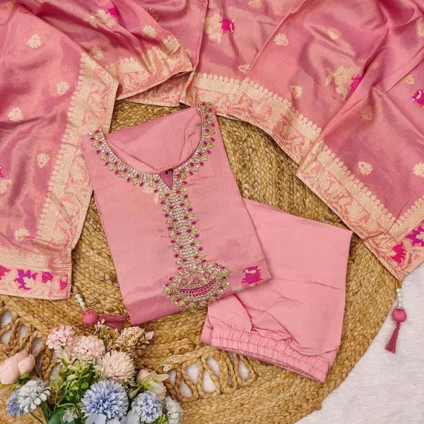 Pink_Shimmer_Jacquard_fabric_floral_embroidery_kurta_For_Women