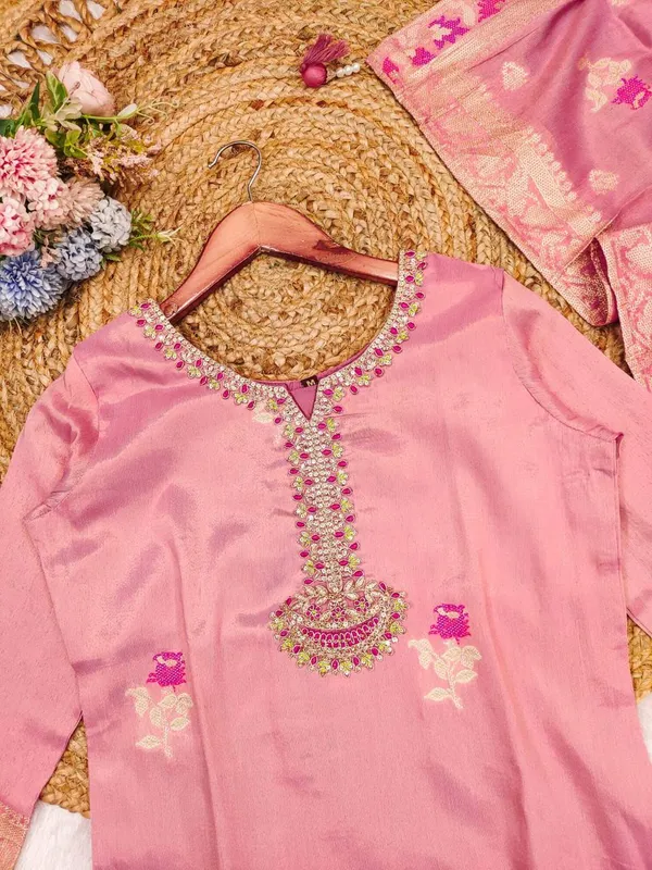 Pink_Shimmer_Jacquard_fabric_floral_embroidery_kurta_For_Women