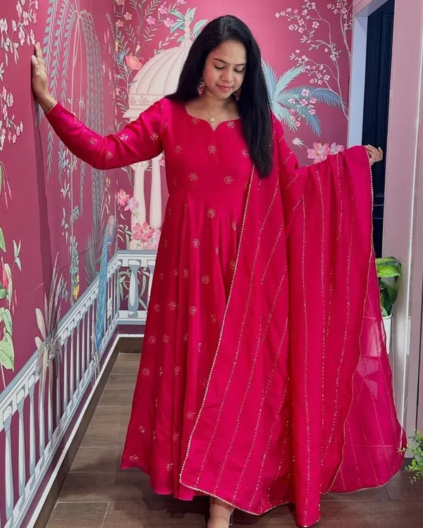 Red_Chinon_Anarkali-style_kurti_and_dupatta_For_Women