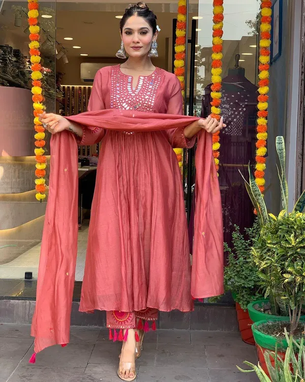 Red_Muslin_Cotton_Mirror_Work_Kurti_Set_For_Women