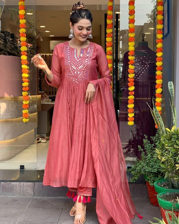 Red_Muslin_Cotton_Mirror_Work_Kurti_Set_For_Women