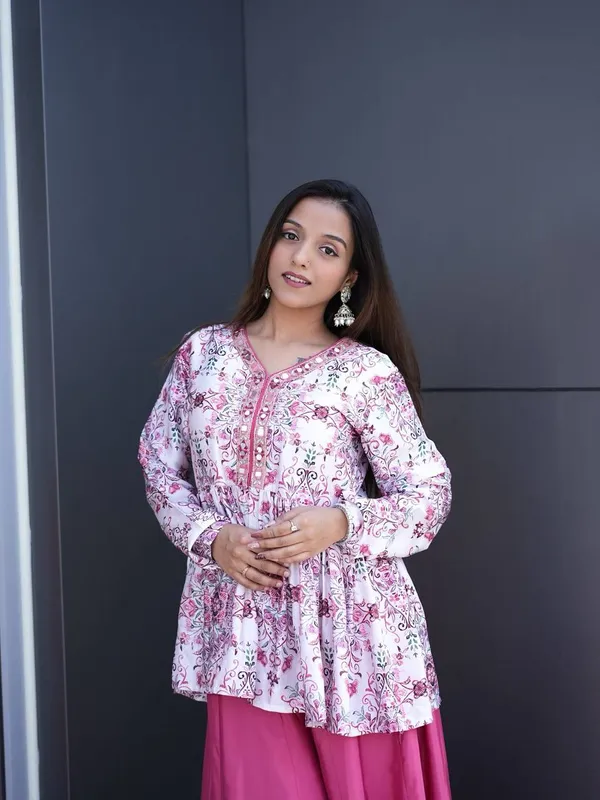 White_Model_Satin_Kurti_Set_For_Women