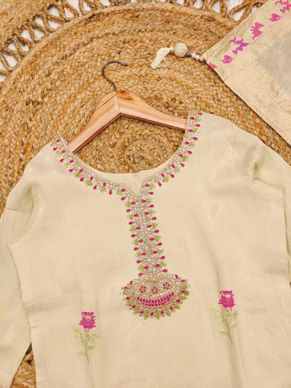 Cream_Shimmer_Jacquard_fabric_floral_embroidery_kurta_For_Women