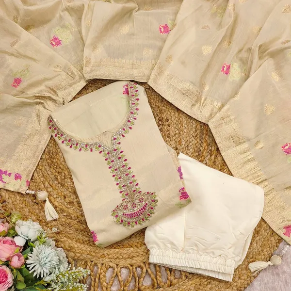 Cream_Shimmer_Jacquard_fabric_floral_embroidery_kurta_For_Women