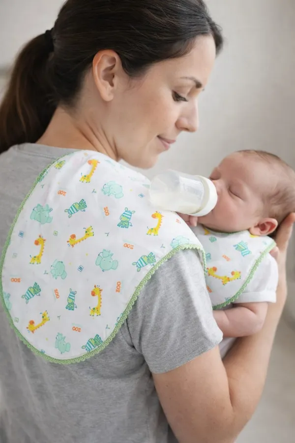Elegant_Cotton_Zoo_Pattern_Burp_And_Bib_For_Kids