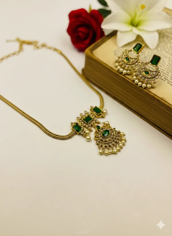 Kerala_Style_Floral_Design_With_Green_CZ