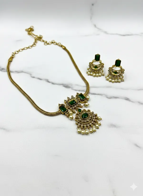 Kerala_Style_Floral_Design_With_Green_CZ