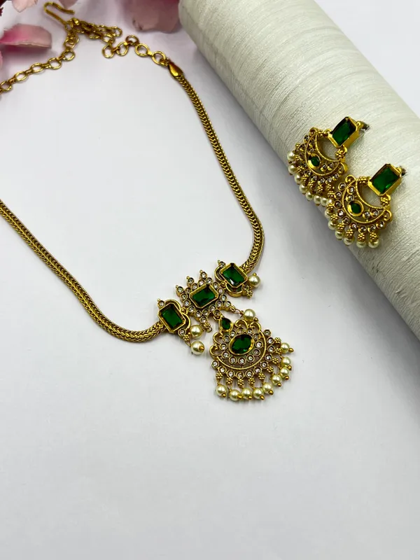 Kerala_Style_Floral_Design_With_Green_CZ
