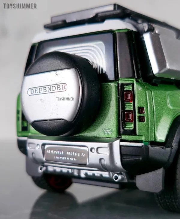 Toyshimmer_Range_Rover_Defender_1:32_Scale_Model_Car_Exclusive_Alloy_Metal_Pull_Back_Die-cast_Car_Metal_Pullback_Toy_car_with_Openable_Doors_&_Light_Music_Best_Gifts_Toys_Kids