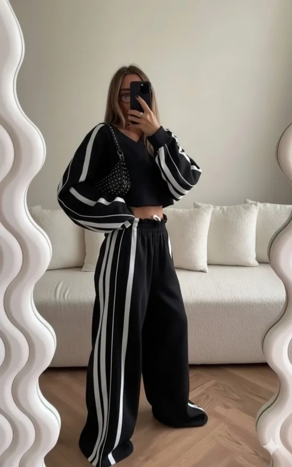 Black_Premium_Striped_Relaxed_Fit_Wide_Leg_Sweatpants_For_Women