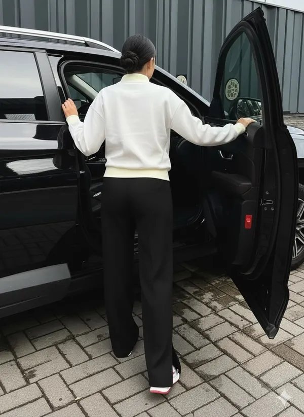 Black_Premium_Colorblocked_Loose_Fit_Trouser_For_Women