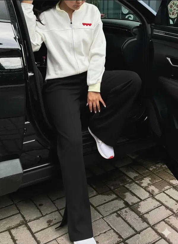 Black_Premium_Colorblocked_Loose_Fit_Trouser_For_Women
