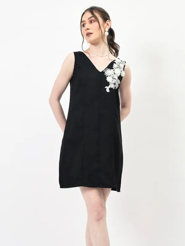 Black_Linen_Embroidered_Applique_Dress