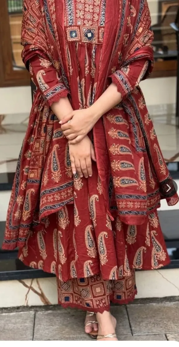 Women’s_Printed_Kurta_Pant_Dupatta_Set_–_Maroon_Ethnic_3_Piece_Dress_Set
