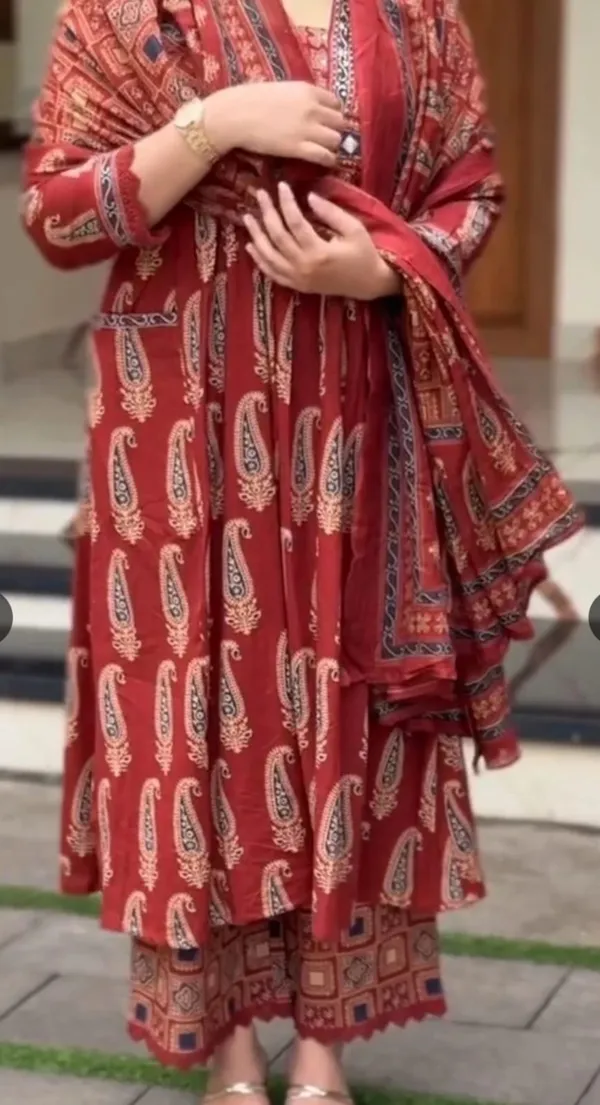 Women’s_Printed_Kurta_Pant_Dupatta_Set_–_Maroon_Ethnic_3_Piece_Dress_Set