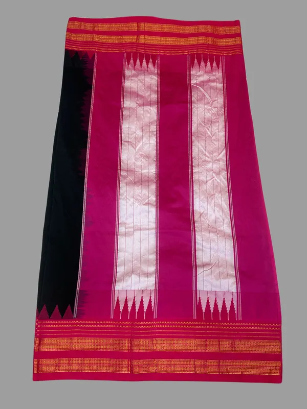 Black_Kadiyal_Border_Ilkal_Saree_with_Silk_Pallu_&_Contrast_Blouse_Piece_|_Traditional_Handloom_Cotton_Saree_|_