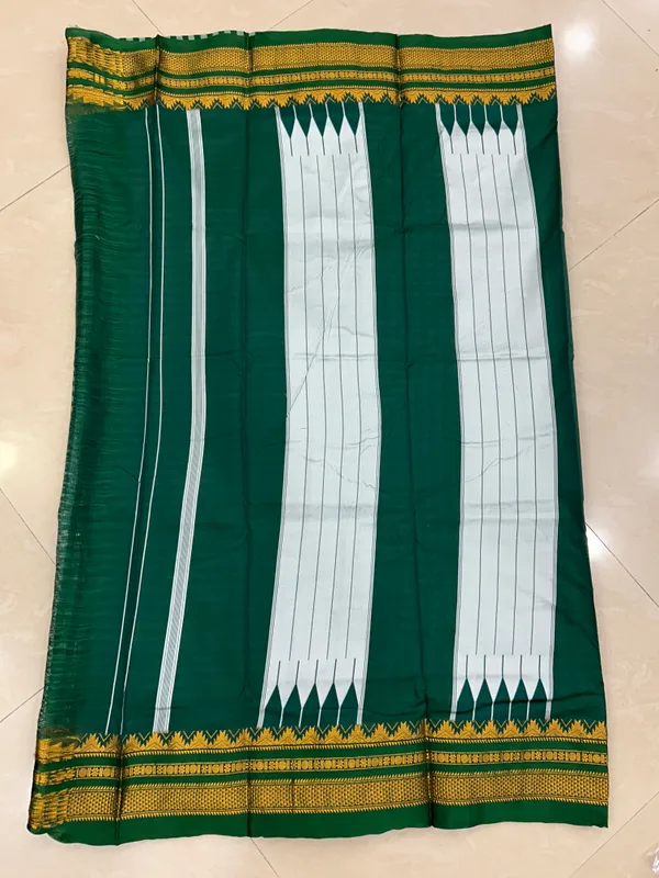 Ilkal_green_+_white_chews_with_silk_top_pallu
