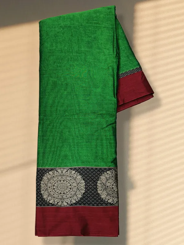 Light_Green_Chakra_Border_Pure_Narayanpet_Cotton_Saree_–_Traditional_Handloom_6.20m_with_Blouse_Piece_for_Women