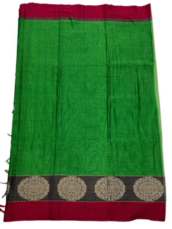 Light_Green_Chakra_Border_Pure_Narayanpet_Cotton_Saree_–_Traditional_Handloom_6.20m_with_Blouse_Piece_for_Women