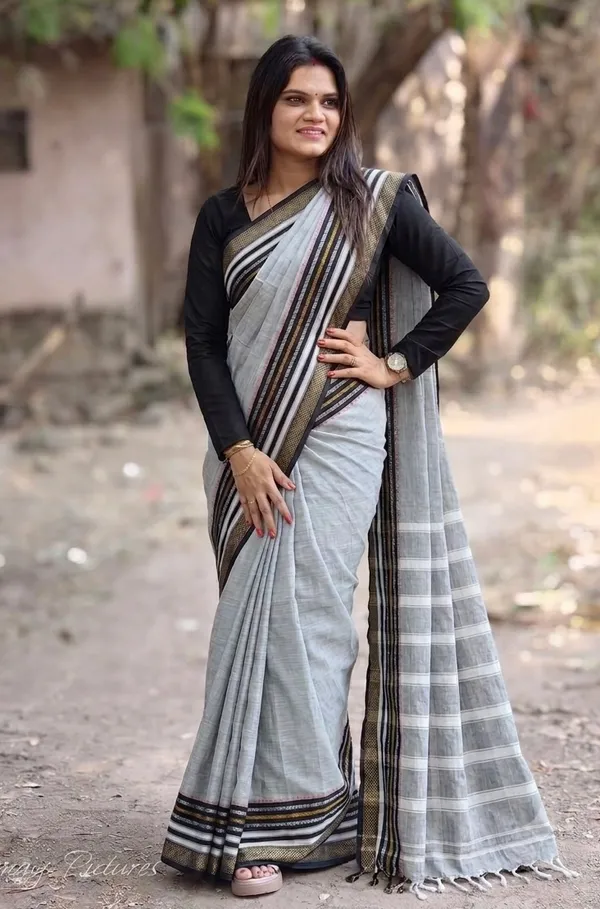 Light_Grey_with_Black_Traditional_Woven_Border_|_Soft_Handloom_Cotton_|_6.20_Meter_with_Running_Blouse_Piece