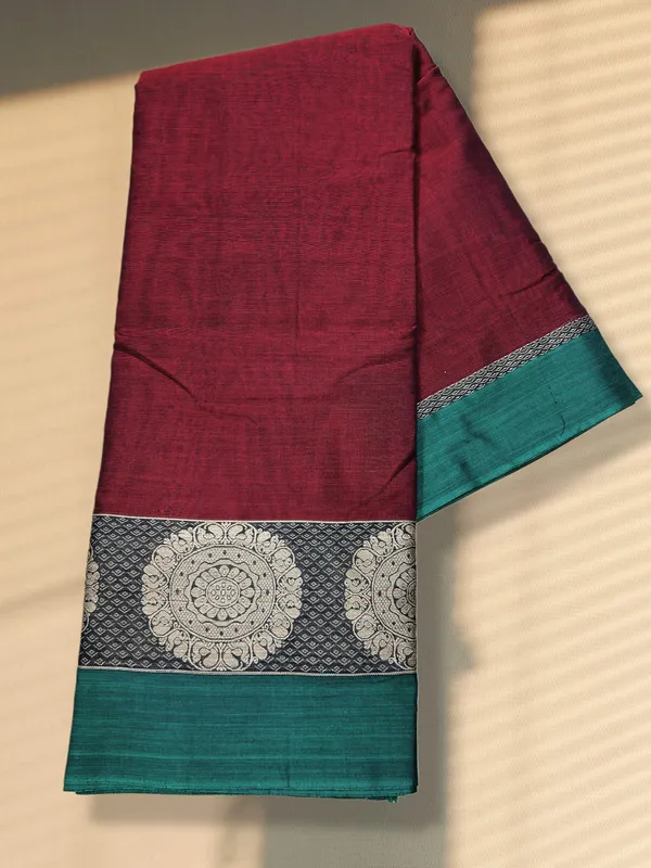 Maroon_Chakra_Border_Pure_Narayanpet_Cotton_Saree_–_Traditional_Handloom_6.20m_with_Blouse_Piece_for_Women