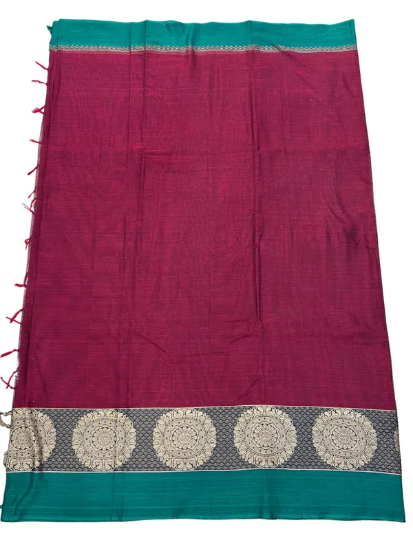 Maroon_Chakra_Border_Pure_Narayanpet_Cotton_Saree_–_Traditional_Handloom_6.20m_with_Blouse_Piece_for_Women