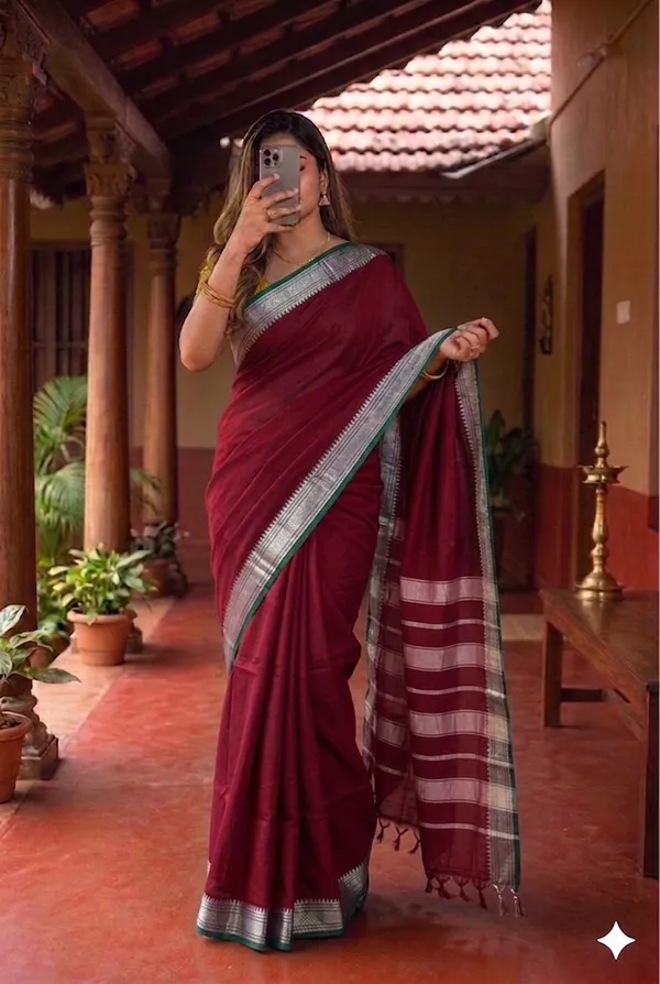 Narayanpet_Cotton_Saree_with_Silver_Zari_Border_&_Checked_Pallu