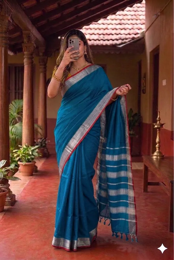 Narayanpet_Cotton_Saree_with_Silver_Zari_Border_&_Checked_Pallu