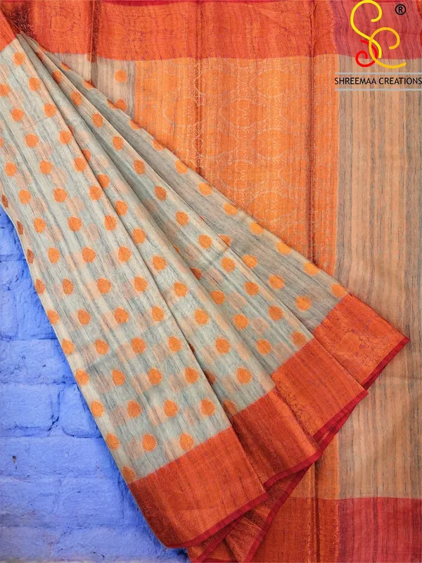 Gray_Banarasi_Linen_Saree_with_Zari_Border_–_Elegance_in_Every_Thread_For_Women
