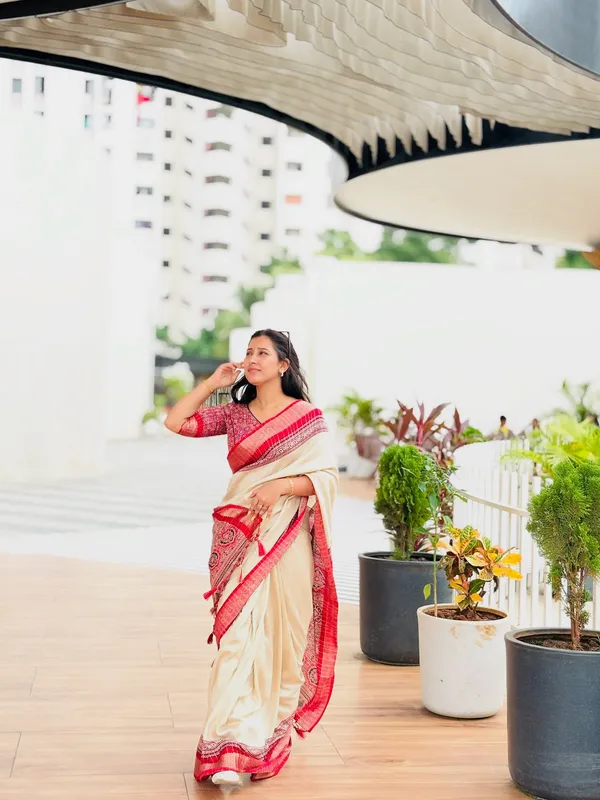 Authentic_Traditional_Cream_and_Maroon_Saree_with_Elegant_Golden_Weaving