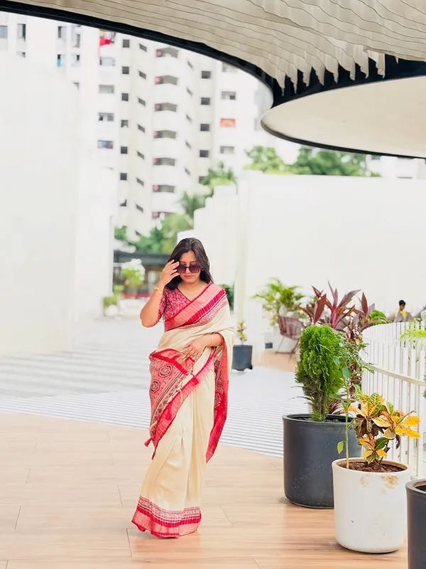 Authentic_Traditional_Cream_and_Maroon_Saree_with_Elegant_Golden_Weaving