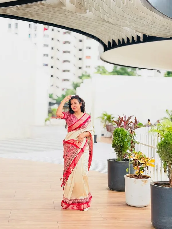 Authentic_Traditional_Cream_and_Maroon_Saree_with_Elegant_Golden_Weaving