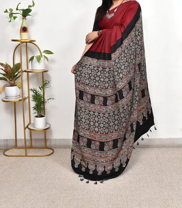 Dark_Maroon_Plain_rinted_Modal_Silk_Saree_For_Women