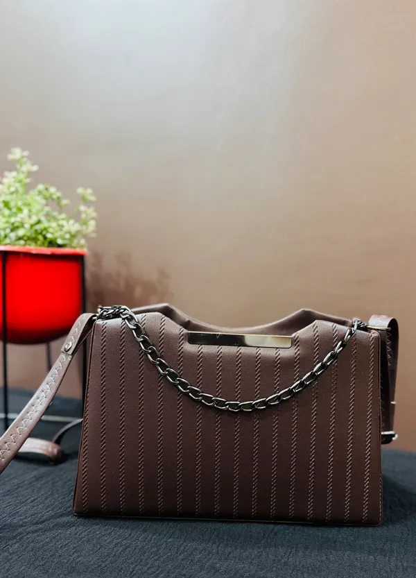 Elegant_Brown_Structured_Tote_Bag_-_Professional_Office_Handbag_for_Women_with_Chain_Detail.