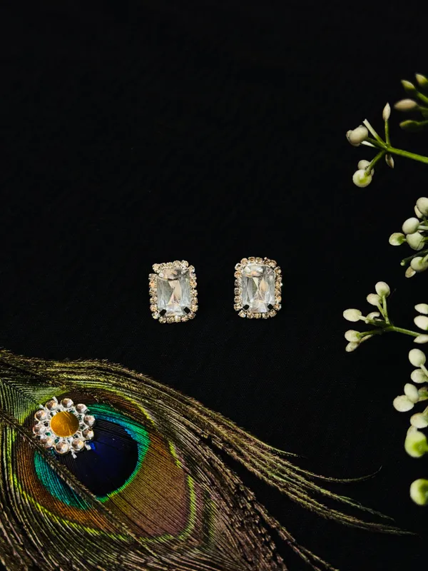 Elegant_Silver_Stone_Studded_Designer_Necklace_Set_|_Party_Wear_&_Bridal_Imitation_Jewellery