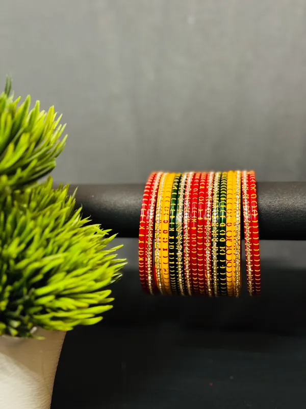 Traditional_Chundari_Lac_Bangles_Set_in_Red,_Yellow_&_Green_|_Rajasthani_Handmade_Bridal_Bangles