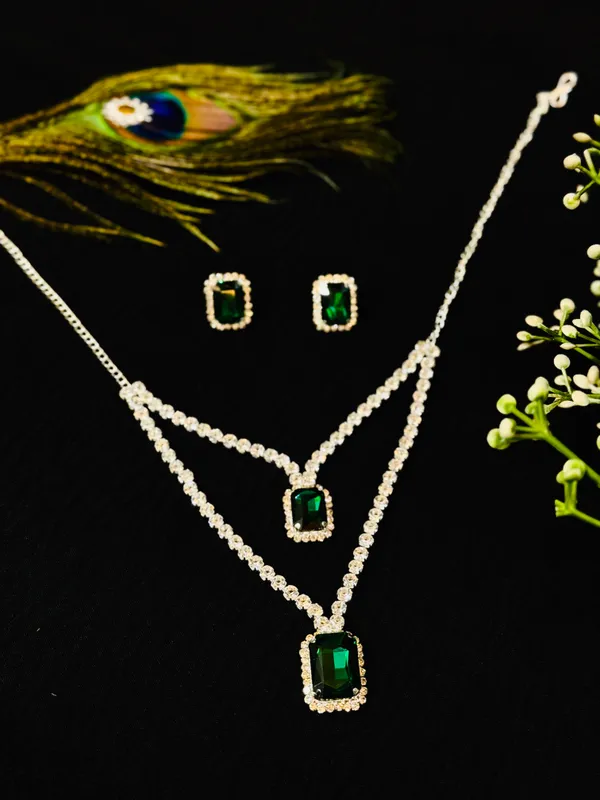 Elegant_Emerald_Green_Stone_Studded_Designer_Necklace_Set_|_Party_Wear_&_Bridal_Imitation_Jewellery