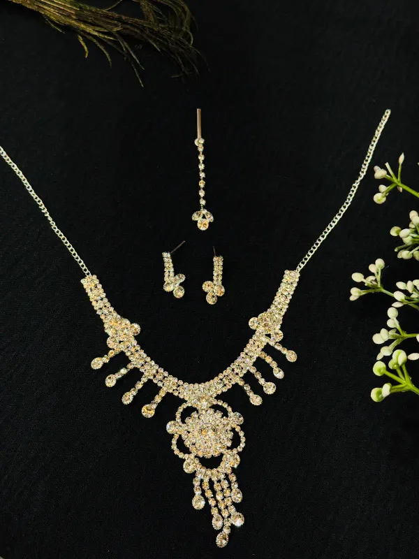 Silver_Designer_Fashion_Necklace_Set_For_Women_|_Stone_Studded_Ethnic_&_Party_Wear_Imitation_Jewellery