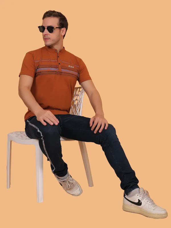 ZULX_Printed_Men_Henley_Neck_Brown_T-Shirt_()