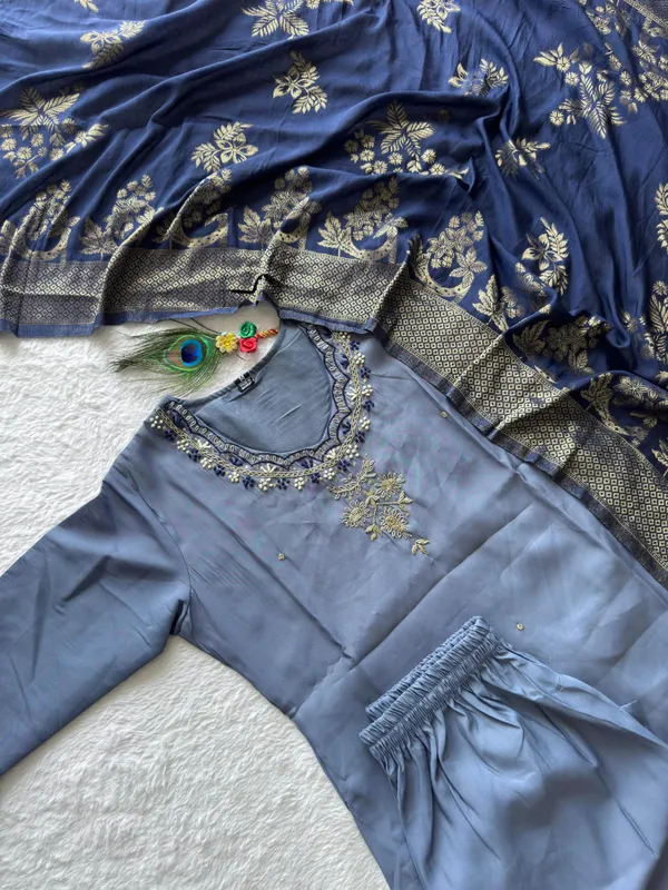 Elegant_Festive_3_Piece_Set