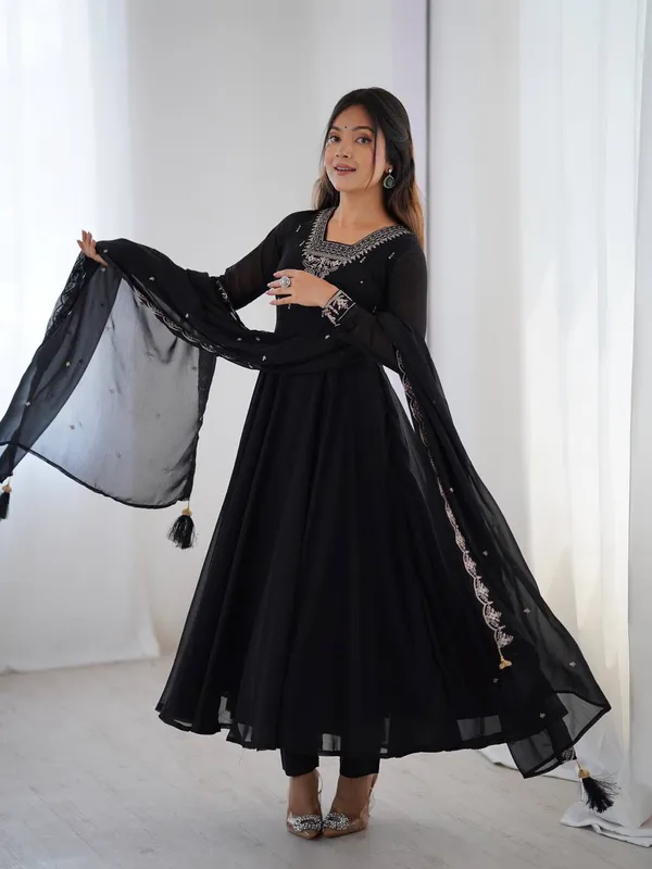 Black_Pure_Romansilk_Premium_&_Elegant_Anarkali_Kurta_&_Pant_Set_With_Dupatta_For_Women