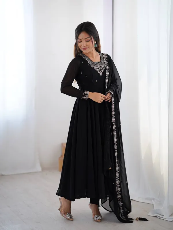 Black_Pure_Romansilk_Premium_&_Elegant_Anarkali_Kurta_&_Pant_Set_With_Dupatta_For_Women