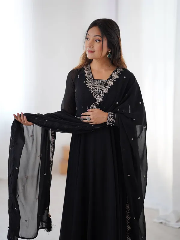 Black_Pure_Romansilk_Premium_&_Elegant_Anarkali_Kurta_&_Pant_Set_With_Dupatta_For_Women