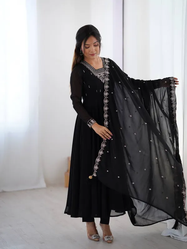 Black_Pure_Romansilk_Premium_&_Elegant_Anarkali_Kurta_&_Pant_Set_With_Dupatta_For_Women