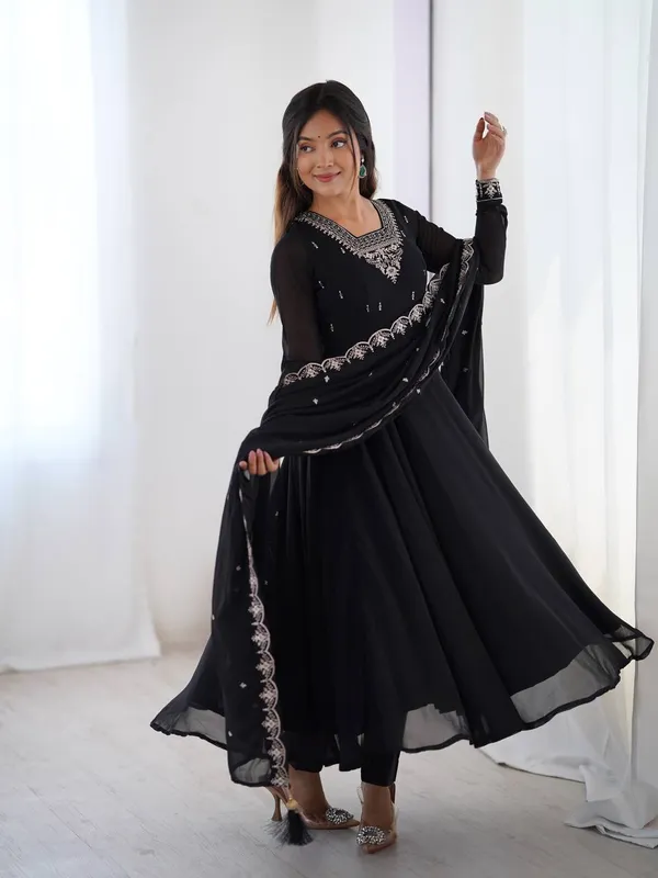Black_Pure_Romansilk_Premium_&_Elegant_Anarkali_Kurta_&_Pant_Set_With_Dupatta_For_Women