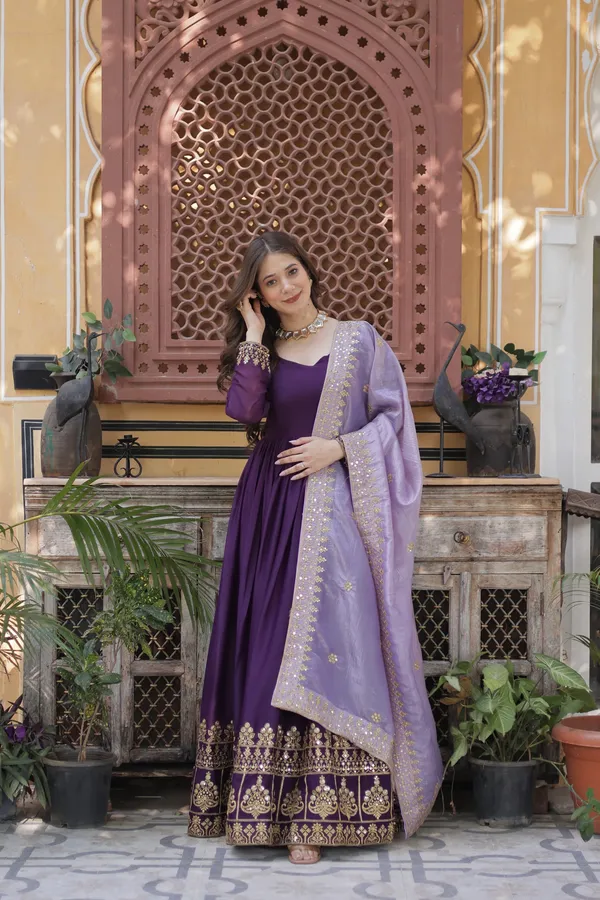 Star_Georgette_Zari_Sequins_Designer_Anarkali_With_Gold_Crush_Dupatta