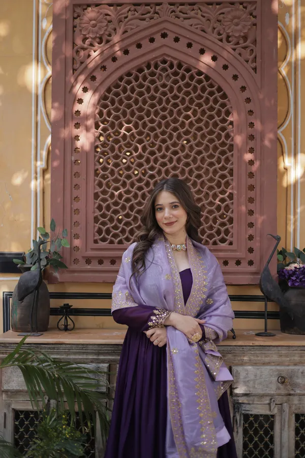 Star_Georgette_Zari_Sequins_Designer_Anarkali_With_Gold_Crush_Dupatta
