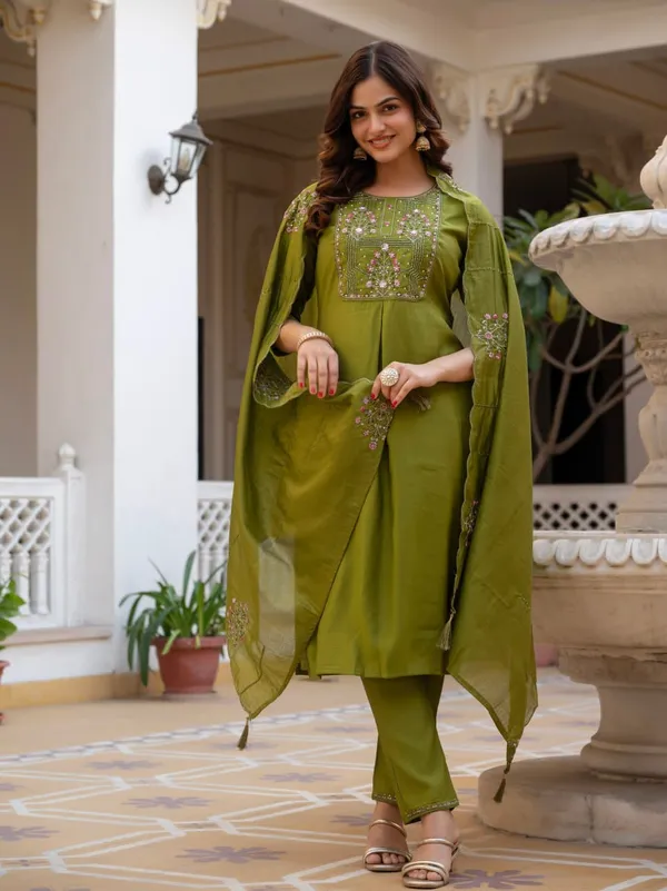 Green_Designer_Embroidered_Kurti_Pant_Set_with_Maslin_Dupatta