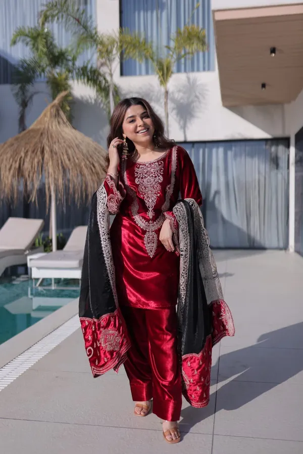 Luxury_Ruby_Red_Ice_Velvet_Kurta_Set_with_Black_Designer_Dupatta