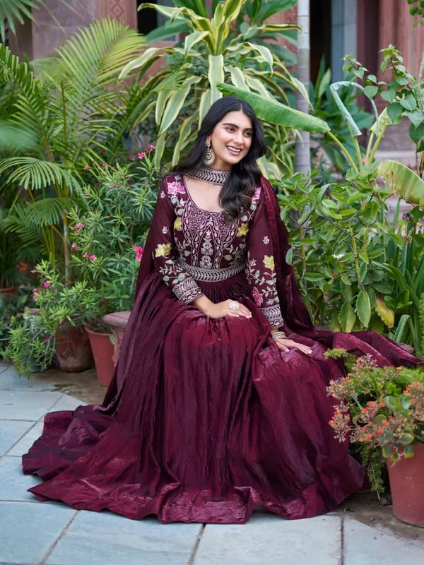 Maroon_Fendy_Silk_Premium_&_Elegant_Anarkali_Gown_With_Dupatta_For_Women